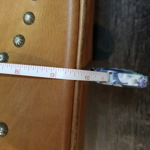 American West leather handbag. Bow front bag. - Picture 11 of 12